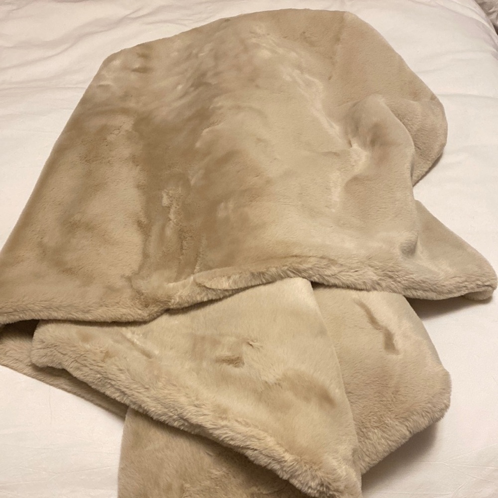 NWT APPARIS Brady Blanket